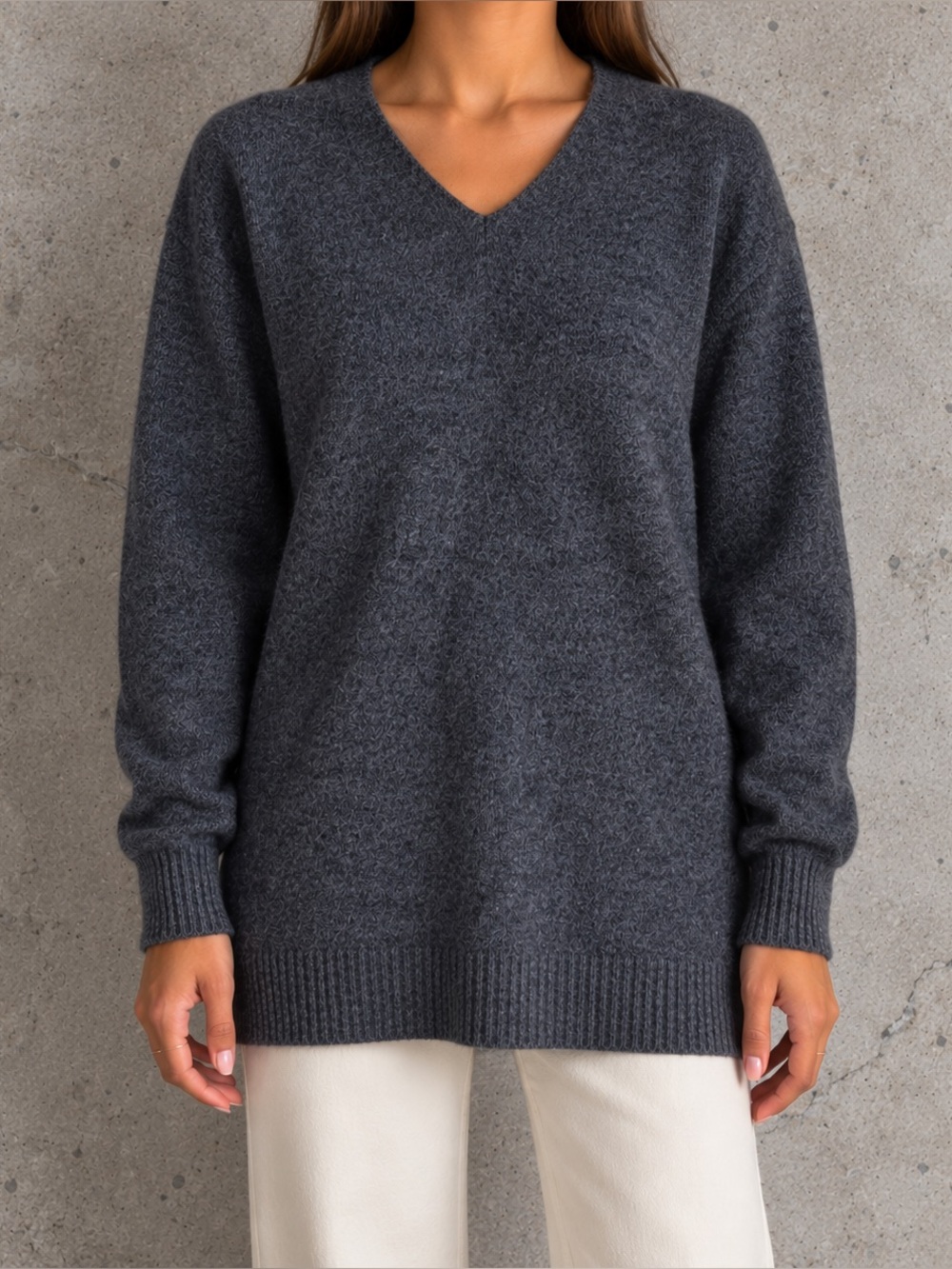 100% Wool V-Neck Sweater Gray Womenโs Large Minimalist Classic Knit